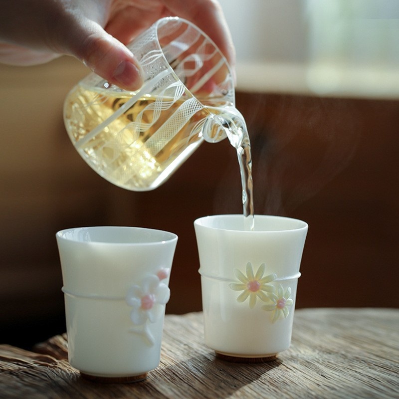 新功茶馆 花样年华主人杯德化羊脂玉白瓷手工捏花茶具精致女茶杯