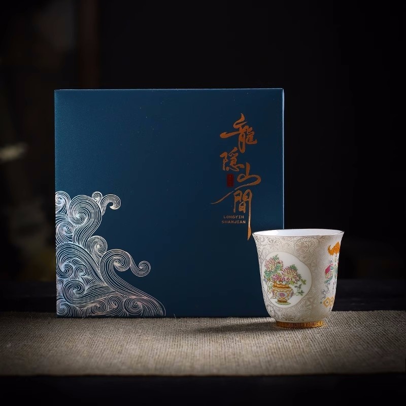 福寿满园-白瓷品香杯