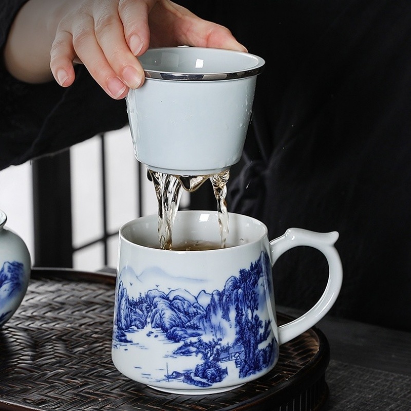 新功茶馆 德化青瓷精品办公杯马克杯带盖过滤水杯